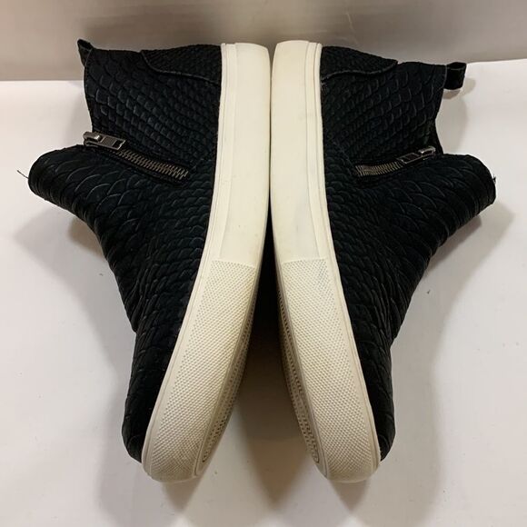 Coconuts by Matisse Size 6.5 black booties - Picture 4 of 9